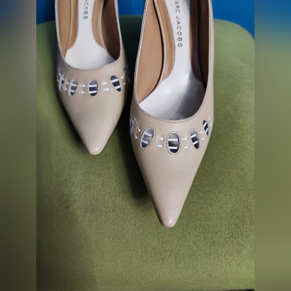 ✨️Final Price✨️Sz 8.5 Vntg Marc Jacobs Nude Leather Kitten Pump (Made In ITALY) - Picture 3 of 10